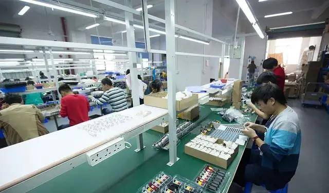 深圳電子煙工廠的十字路口:從安逸十年到與資本賭博_百科ta說